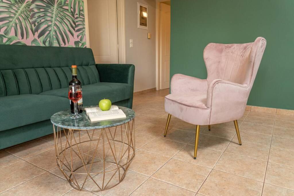 Central & Elegant Suite With Private Garden Argosztóli Kültér fotó