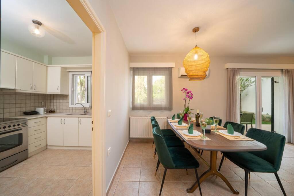 Central & Elegant Suite With Private Garden Argosztóli Kültér fotó