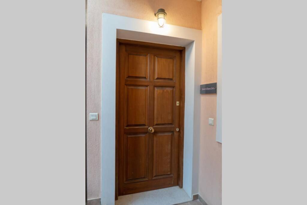 Central & Elegant Suite With Private Garden Argosztóli Kültér fotó